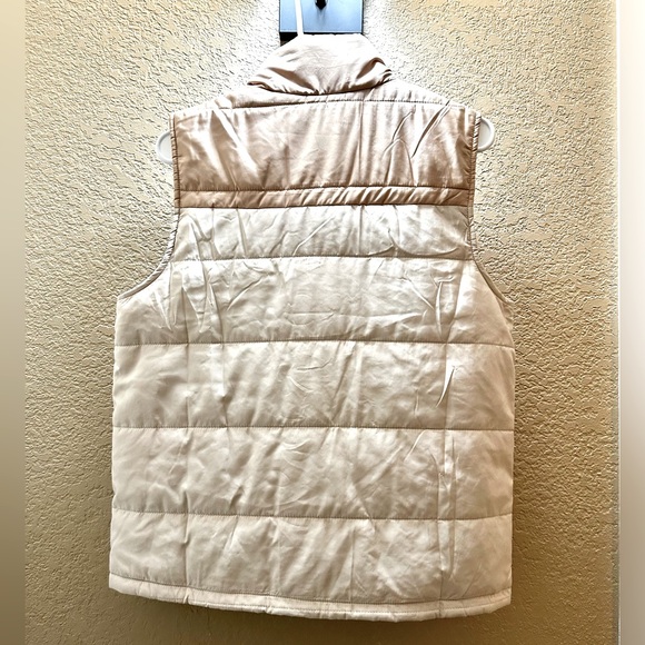 Hem & Thread Reversible Color Block Puffer Vest - Picture 14 of 15